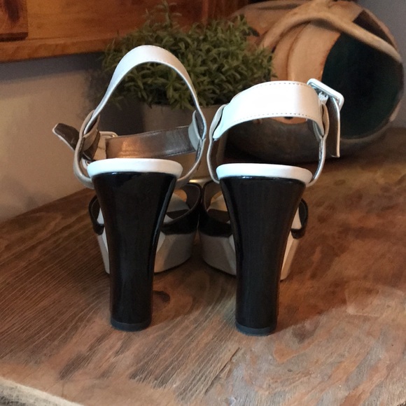 Sandals - Picture 3 of 5